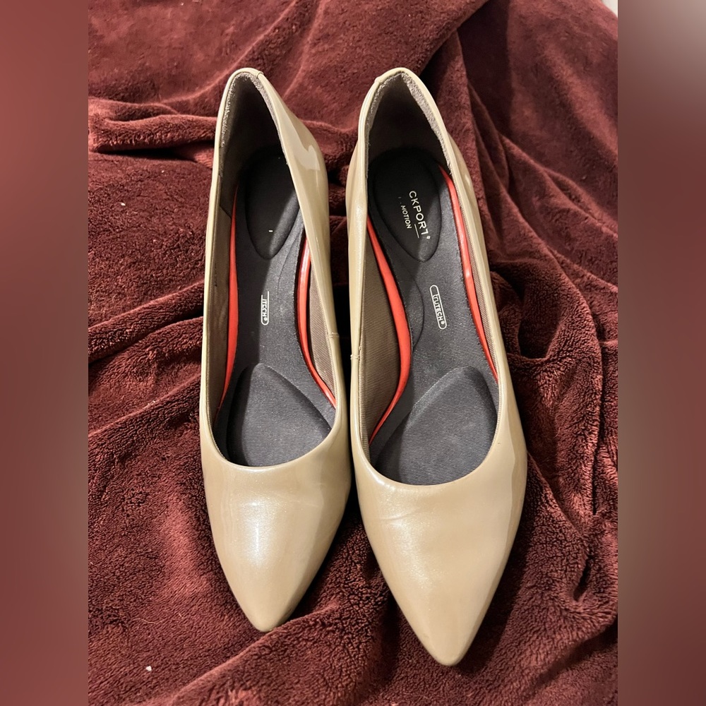 Rockport Total Motion 75mm Pointed Toe Heel Patent Leather Pump Sz 9